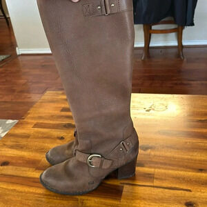 BORN WOMENS ZIP UP‎ BOOTS